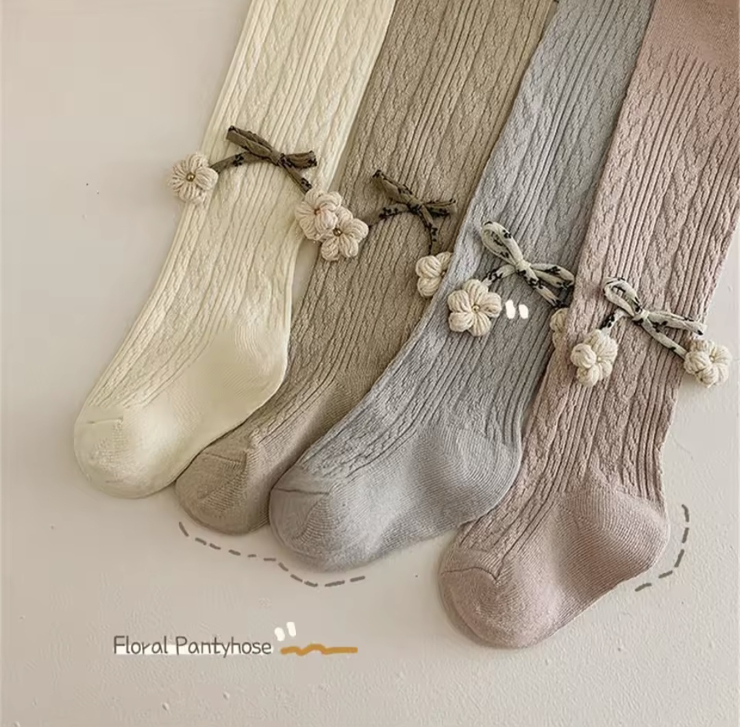 جوراب شلواری پاپیون گلدار